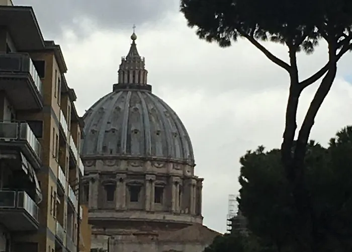 Large Design Near The Vatican Apartment Rom